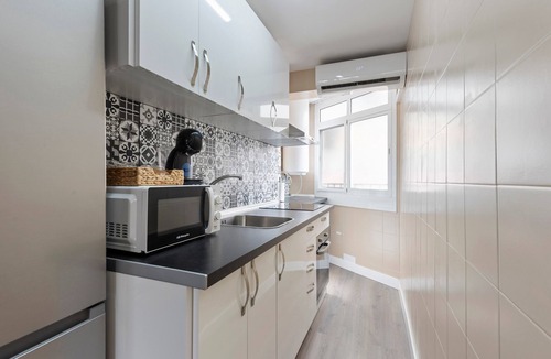 Jardin de la Abadia Apartment | Apartment 'Málaga Beach, Costa del Sol' with Mountain Views, Wi-Fi & Air Conditioning