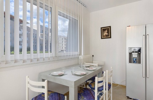 Eybens Apartment | Apartment 'Maison Grenoblois' with Balcony