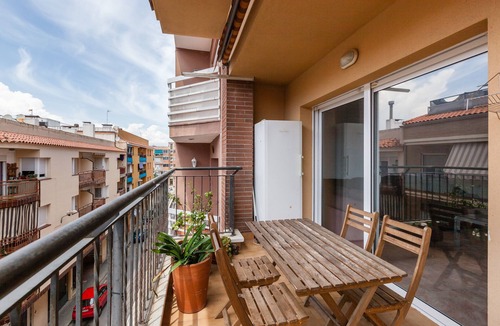 Malgrat de Mar Apartment | Apartment 'Malgrat' with Private Terrace, Wi-Fi and Air Conditioning
