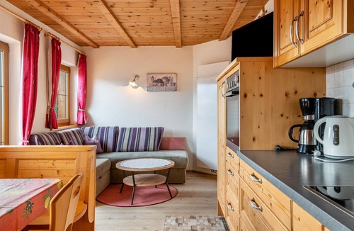 Albions Apartment | Apartment 'Malsötscherhof C' with Mountain View, Balcony and Wi-Fi