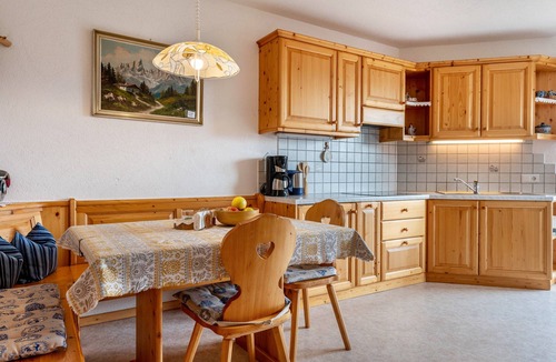 Albions Apartment | Apartment 'Malsötscherhof B' with Mountain View, Shared Garden and Wi-Fi