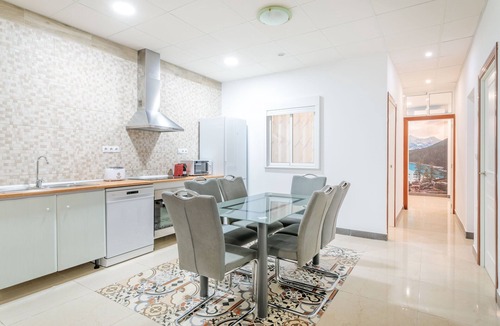 Alicante Apartment | Apartment 'Mar Y Sol' with Private Terrace, Wi-Fi and Air Conditioning