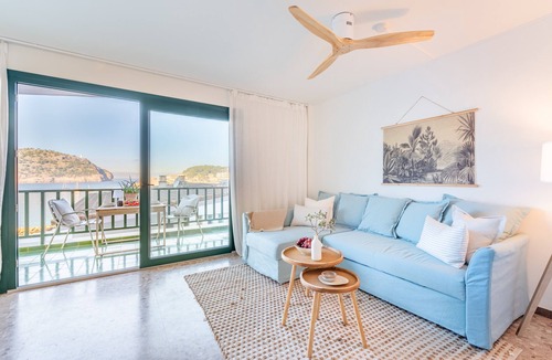 Puerto de Soller Apartment | Apartment "Marsella" with sea view completely refurbished and modernised, with Wi-Fi