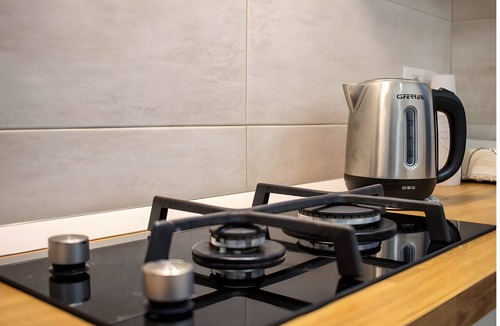 Municipio 2 Apartment | Apartment 'Max - Il Centro Luxury Suites' with Balcony, Wi-Fi and Air Conditioning