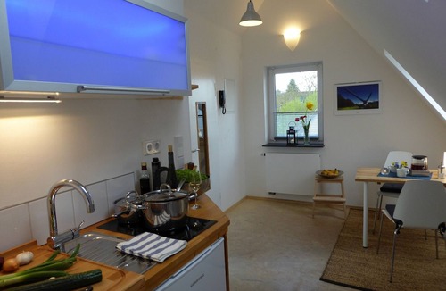 Harleshausen Apartment | Apartment 'Max' with Shared Garden and Wi-Fi