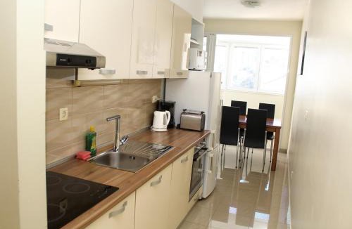 Split Apartment | Apartment MEL
