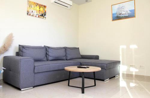 Split Apartment | Apartment MEL