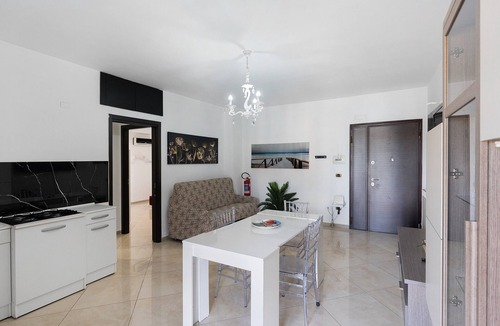 Pompei Apartment | Apartment 'Mirosa' with Balcony, Wi-Fi and Air Conditioning