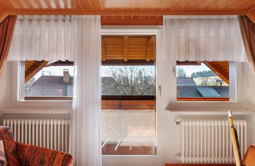 Schonenbach Apartment | Apartment 'Mit Balkon, 60qm' with Mountain View, Shared Garden and Wi-Fi