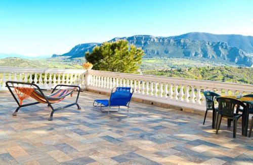 Ogliastro Cilento Apartment | Apartment mit privatem Garten- Meerblick und Gemeinschaftspool by Interhome