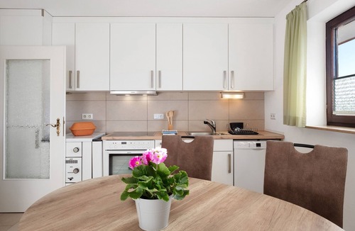 Schonenbach Apartment | Apartment 'Mit Terasse 110qm' with Mountain View, Private Terrace and Wi-Fi