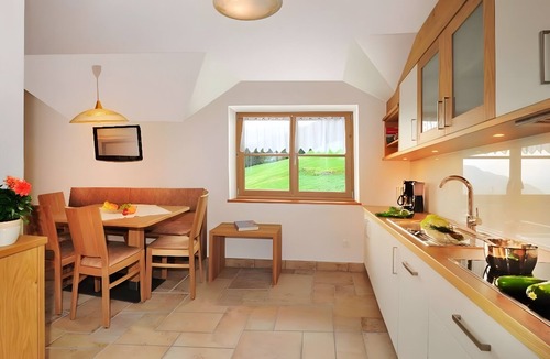 Albions Apartment | Apartment 'Mitterhof' with Mountain View, Shared Terrace and Wi-Fi
