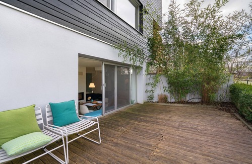 Windach Apartment | Apartment 'Modernes Ammersee' with Private Terrace, Private Garden and Wi-Fi