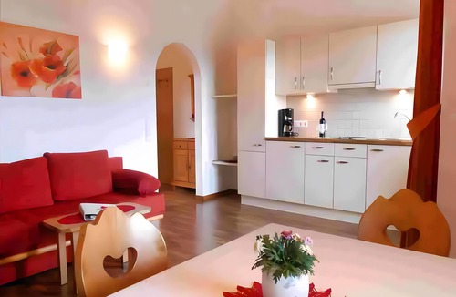 Lagundo Apartment | Apartment 'Mohnblume' with Mountain View, Wi-Fi and Air Conditioning