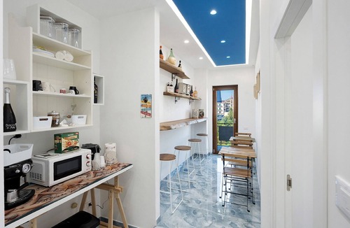 Ercolano Apartment | Apartment 'Monolocale A Due Passi Dagli Scavi' with Mountain View, Wi-Fi and Air Conditioning