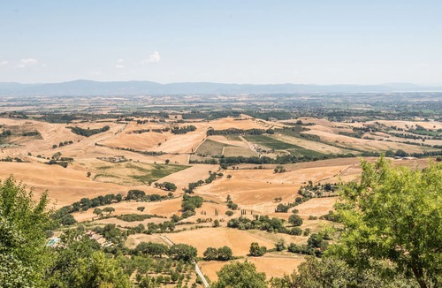 Montefollonico Apartment | Apartment "Montefollonico La Terrazza" with terrace & WiFi in Cortona