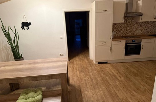 Arfurt Apartment | Apartment 'Monteurwohnung Gross' with Shared Terrace and Wi-Fi