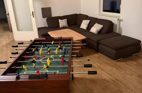 Arfurt Apartment | Apartment 'Monteurwohnung Gross' with Shared Terrace and Wi-Fi