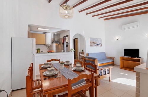 Alporchinhos Apartment | Apartment 'Moradia Das Gaivotas 6, Com Piscina' with Shared Pool, Shared Garden and Balcony