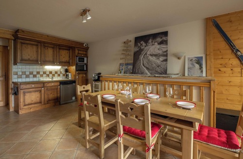 Les Esserts Apartment | Apartment 'Morrillon 1100 Skis aux Pieds' with Mountain View, Balcony and Wi-Fi