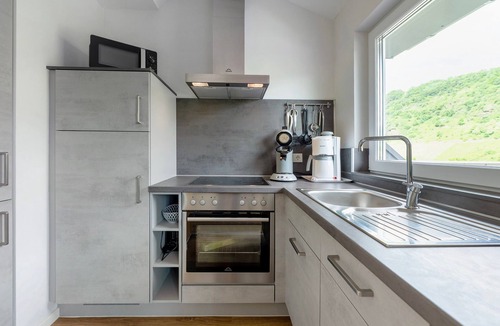 Briedel Apartment | Apartment 'Moselnest' with Lake View, Shared Garden and Wi-Fi
