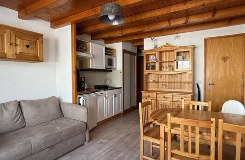 Crest-Voland Apartment | Apartment mountain view - 4 guests
