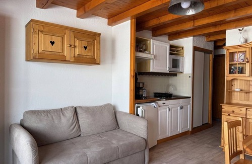 Crest-Voland Apartment | Apartment mountain view - 4 guests