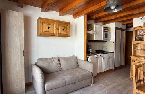 Crest-Voland Apartment | Apartment mountain view - 4 guests