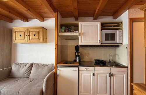Crest-Voland Apartment | Apartment mountain view - 4 guests