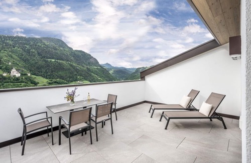 Barbiano Apartment | Apartment 'Müller' with Mountain View, Shared Pool and Rooftop Terrace