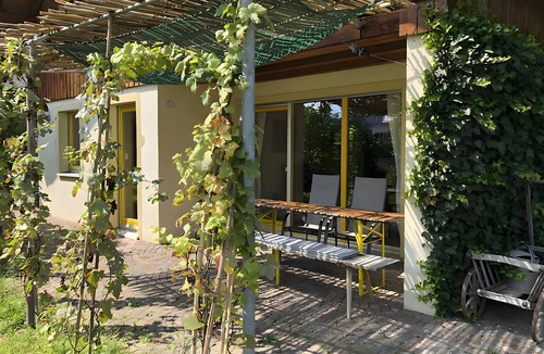 Gengenbach Apartment | Apartment 'Müllerleile' with Shared Pool, Terrace and Wi-Fi