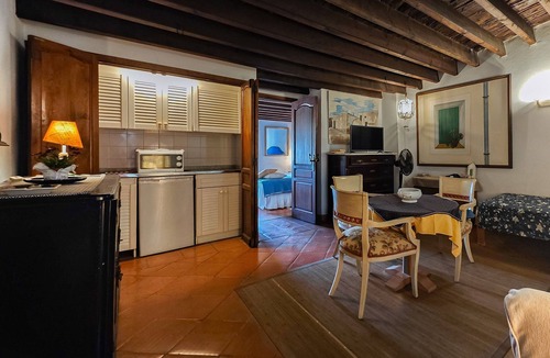 Ibiza City Centre Apartment | Apartment 'Navila Numero 2' with Shared Pool, Wi-Fi and Air Conditioning
