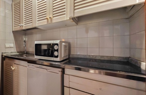 Ibiza City Centre Apartment | Apartment 'Navila Numero 2' with Shared Pool, Wi-Fi and Air Conditioning