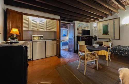 Ibiza City Centre Apartment | Apartment 'Navila Numero 2' with Shared Pool, Wi-Fi and Air Conditioning