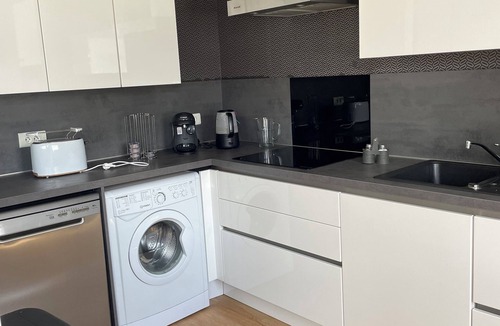 Laval Apartment | Apartment near train station and town center secure private parking