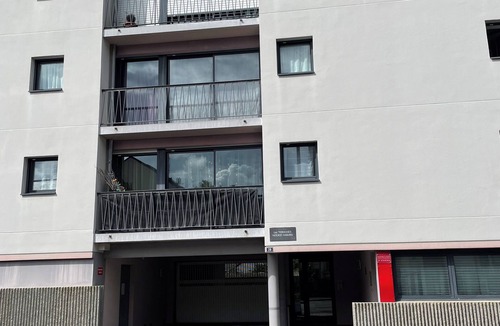 Laval Apartment | Apartment near train station and town center secure private parking