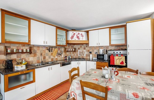 Chatillon Apartment | Apartment 'Nel Borgo Di Chatillon' with Balcony and Wi-Fi