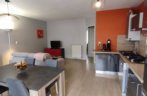 Montjuzet Apartment | Apartment next to Montjuzet park