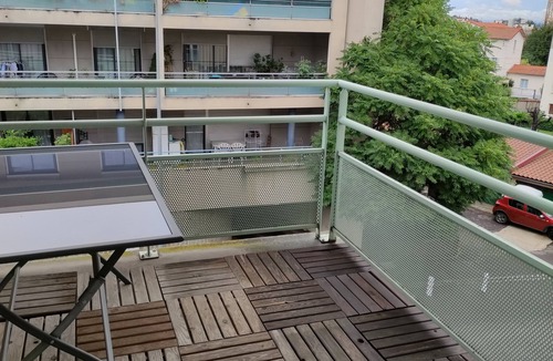 Montjuzet Apartment | Apartment next to Montjuzet park
