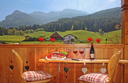 Kastelruth Apartment | Apartment 'Niglutsch - Puflatsch' with Mountain View, Balcony & Wi-Fi