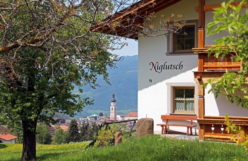 Kastelruth Apartment | Apartment 'Niglutsch - Kastelruth' with Mountain View, Balcony & Wi-Fi