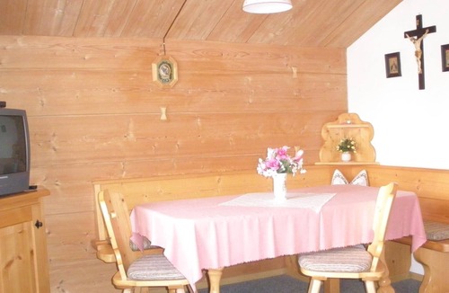 Saulgrub Apartment | Apartment no. 1 (2 bed., 2-4 pers.) - Gästehaus Mayr