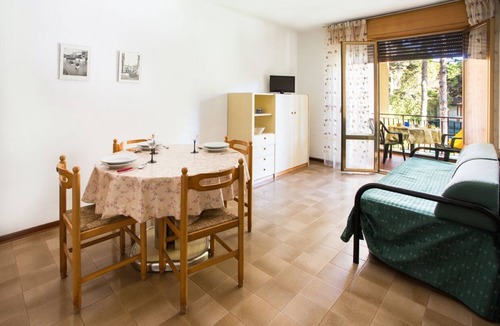 Eraclea Mare Apartment | Apartment no.9 facing pine forest pool condominium Elite with pool wi-fi