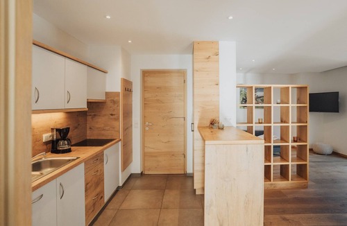 Rifiano Apartment | Apartment Oberegghof Hirzer with Mountain View, Pool and Wi-Fi