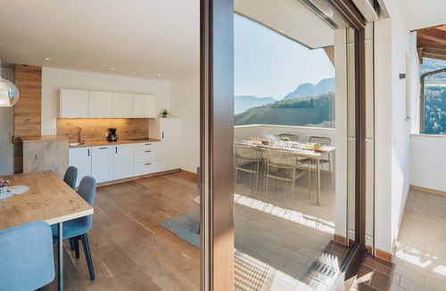 Rifiano Apartment | Apartment Oberegghof Ifinger with Mountain View and Wi-Fi