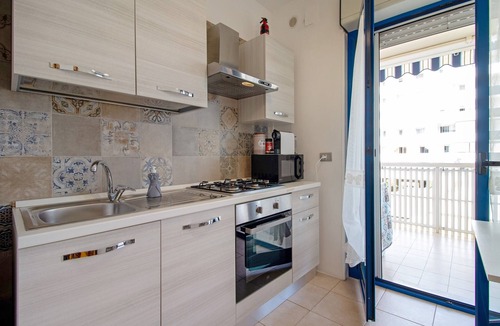 Municipio 3 Apartment | Apartment 'Oltremare' with Sea View, Wi-Fi and Air Conditioning
