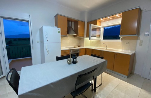 Litochoro Apartment | Apartment 'Olyvia' with Sea View, Wi-Fi and Air Conditioning