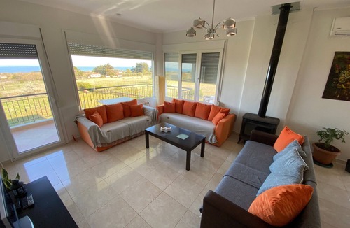 Litochoro Apartment | Apartment 'Olyvia' with Sea View, Wi-Fi and Air Conditioning