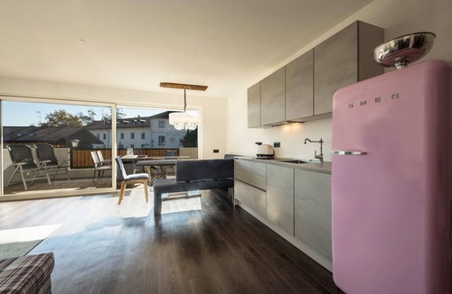 Tesimo Apartment | Apartment "Oma luisa - Schlosserhaus 31" with Balcony, Mountain View & Wi-Fi