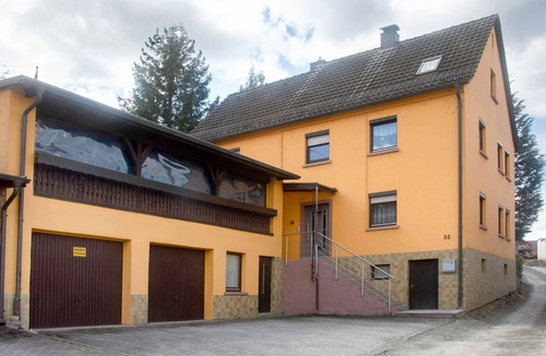 Wernfeld Apartment | Apartment on the Main 1 with Private Terrace